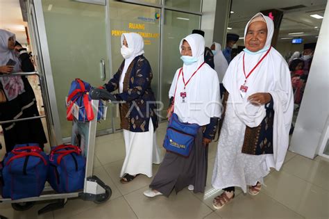 Kepulangan Jamaah Umrah Antara Foto