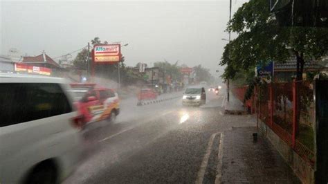 Spill Warning BMKG Kondisi Cuaca Solo Kamis 2 Mei 2024 Hujan Ringan