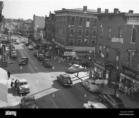 1950s Main Street Small Town Hi Res Stock Photography And Images Alamy