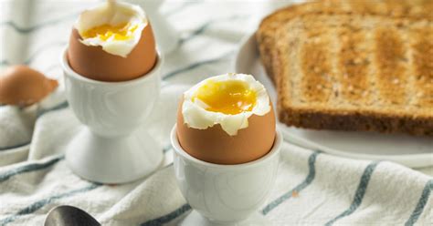 Jak Ugotowa Jajko Na Mi Kko Lub Twardo Krok Po Kroku Eby Skorupka