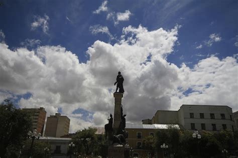 Premium Photo | City of la paz bolivia