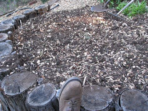 Low Cost Vegetable Garden: Wood chip bed