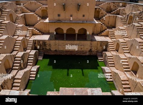 Panna Meena Ka Kund stepwell in Jaipur Stock Photo - Alamy