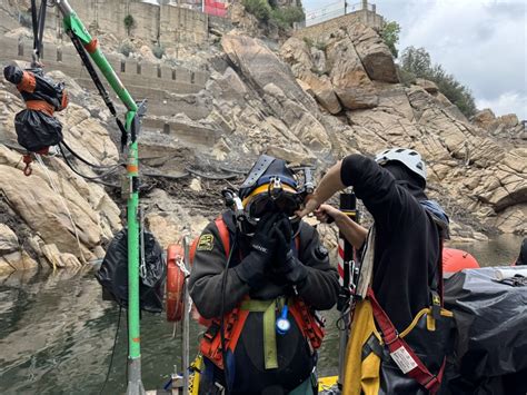 Corse Du Sud Au Lac De Tolla Des Scaphandriers Au Travail Vingt