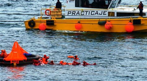 Personal de a bordo se capacitó en técnicas de supervivencia en el mar