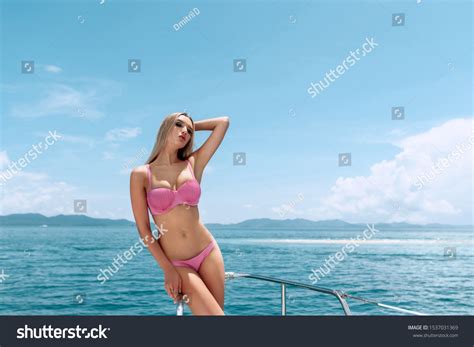 Sexy Charming Blonde Pink Bikini Posing写真素材1537031369 Shutterstock