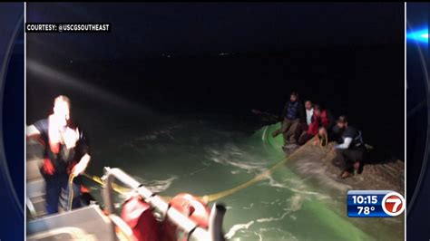 4 Rescued After Boat Capsizes In Tampa Bay Wsvn 7news Miami News