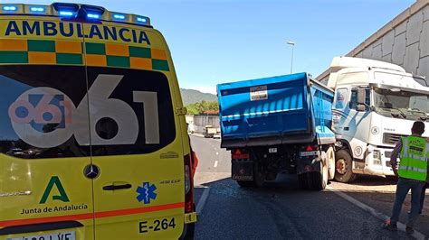 Sucesos Evacuado A Reina Sofía Un Herido En Un Accidente Entre Dos