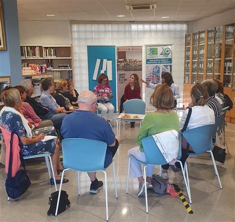 La biblioteca de Cambrils ofereix tallers de creació de mems literaris