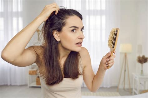 Caduta Capelli Cause Rimedi E Quando Preoccuparsi Farma Convenienza