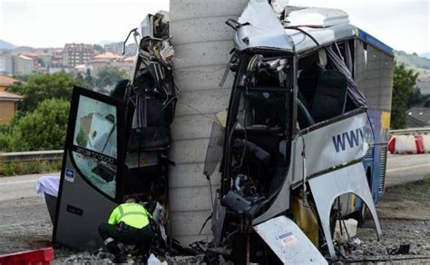 Al Menos Cinco Muertos Y 16 Heridos En Un Accidente De Autobús En