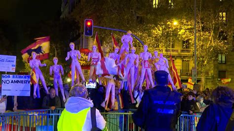 Las Mu Ecas Hinchables Protagonistas En La Ltima Manifestaci N En