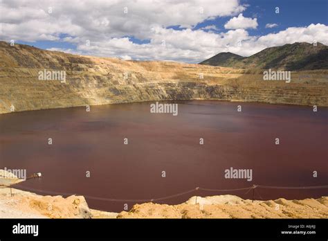 Butte Montana Usa The Berkeley Pit Copper Mine Filled With Water At 5