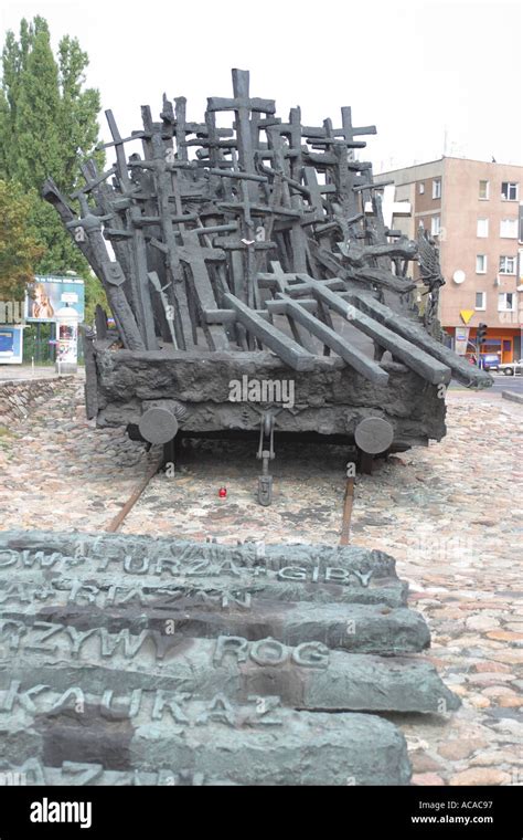 Monumento A Las Víctimas De La Invasión De Polonia Ruso Soviético A