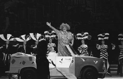 Berlin S Ngerin Helga Hahnemann Beim Auftritt Im Palast Der Republik