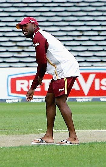 Brian Lara inspects the pitch at Auckland | ESPNcricinfo.com