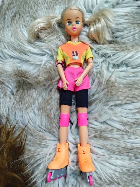 Boneca Barbie Suzi Patins Antiga Anos 80 Produto Vintage E Retro