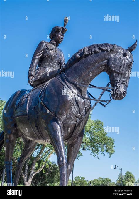 Queen Elizabeth Ii Statue Wascana Centre Regina Saskatchewan Canada