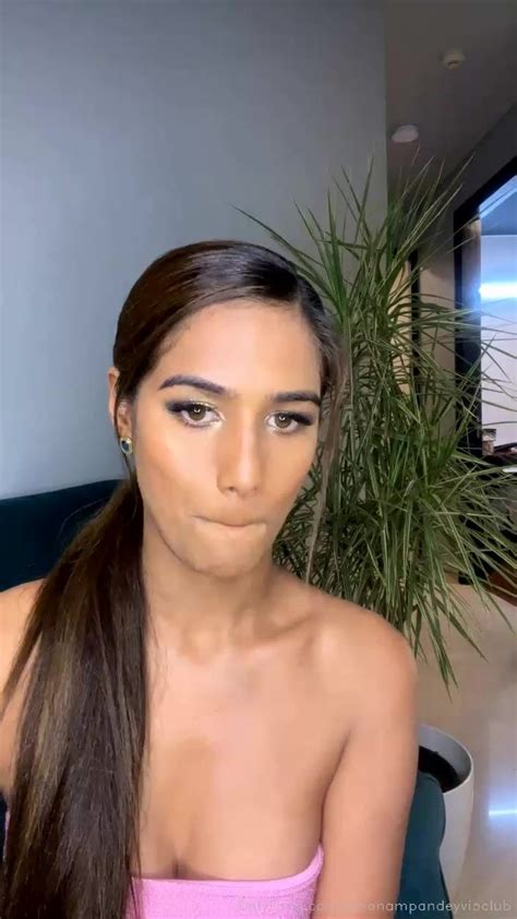 免费观看Poonam Pandey Desi Babe Wearing Towel While Streaming OnlyFans Video