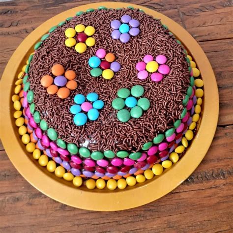 Pin De Ruthe Santana Bueno Em Bolo De Brigadeiro Com Confetes Bolo De