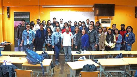 Estudiantes de comunicación de la UMSA se capacitan en periodismo