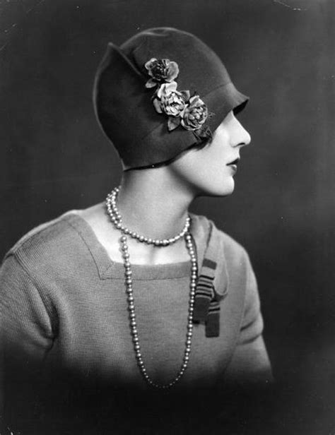 25 Vintage Portraits of Beautiful Women With Cloche Hats in the 1920s ...