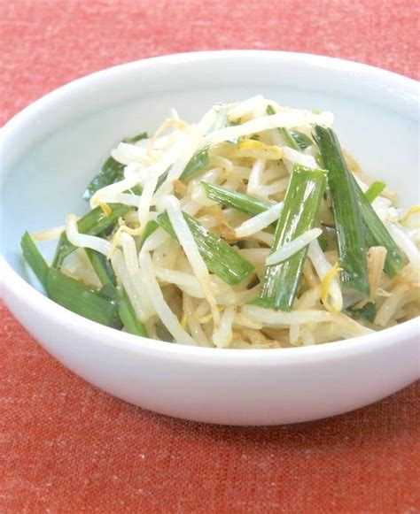 ニラ、もやし、レンジで簡単〜！ごま香るニラもやしのシンプルナムル。 野菜ソムリエakkiの シンプル・ベジフル・キッチン