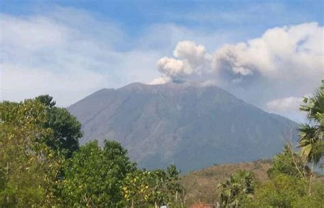 Bali Airport Reopens After Volcano Eruption Causes Thousands Of Tourists To Be Stranded