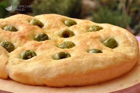 Ricetta Focaccia Alle Olive Le Ricette Dello Spicchio Daglio