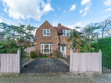 3 Bed End Terrace House For Sale In Shaw Path Downham Bromley Br1 £