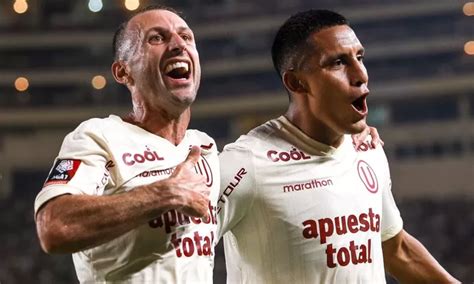 Universitario derrotó 2 1 al Atlético Grau y es el escolta del líder