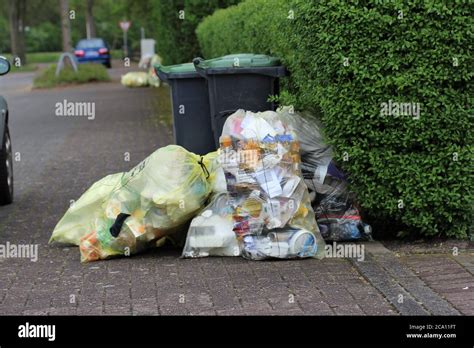 Disposal garbage Fotos und Bildmaterial in hoher Auflösung Alamy