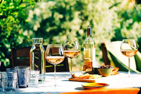 How To Host A Casual Summer Dinner Party