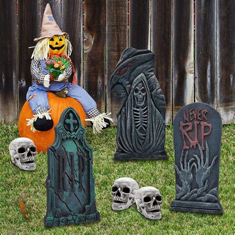 Spooktacular Outdoor Halloween Decorations to Amaze Your Neighbors - Hunter Games Magazine