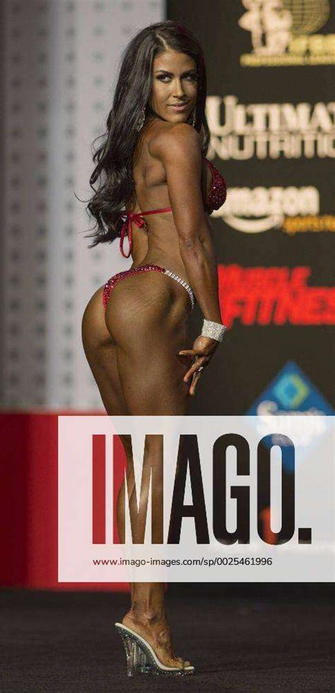 6 Hot Sexy Lauren Irick Bikini Pics