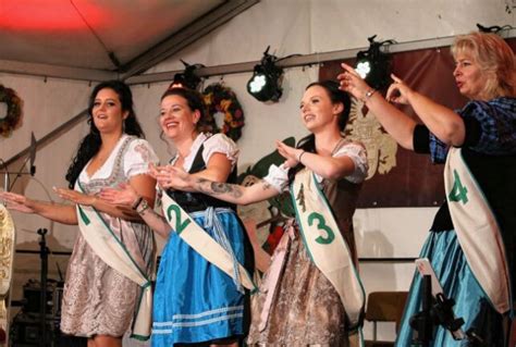 Vier Frauen Greifen Nach Der Krone Von Lauter Bernsbach