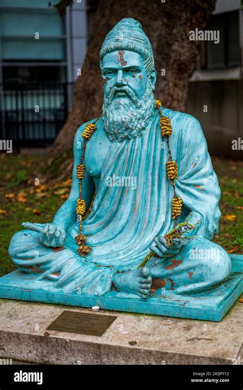 Thiruvalluvar Statue Soas University Of London Statue Of Ancient Tamil