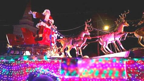 Desfile Navideño De Carrozas Por Las Zonas De La Ciudad De Guatemala