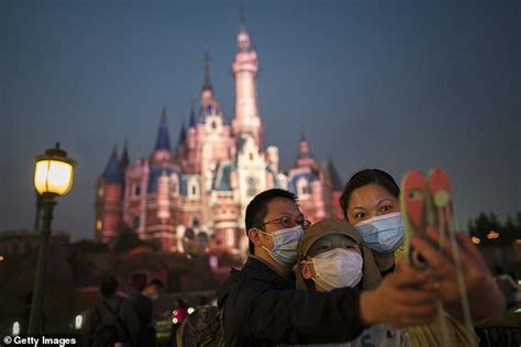 Visitors To Disney World Will Have To Wear A Mask When Theme Park