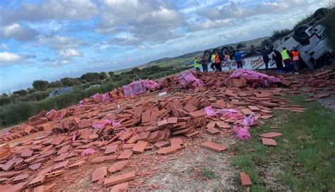 Cortada la A 66 en el kilómetro 294 sentido Salamanca por el vuelco de