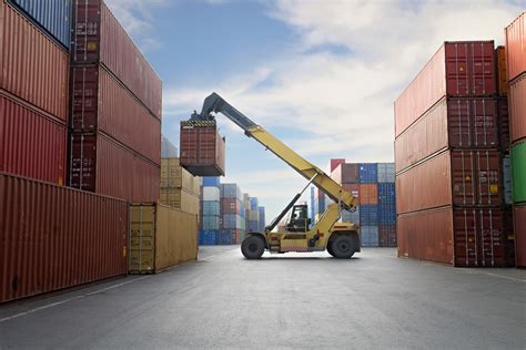 How does a freight forwarding company work? - Freightline Carriers