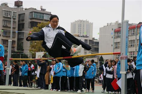 盘龙区新迎中学 举办第二十四届田径运动会云南省昆明市盘龙区新迎中学新迎中学