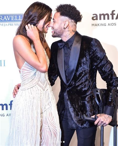 Bruna Marquezine Se Declara Para Neymar No Dia Dos Namorados Famosos