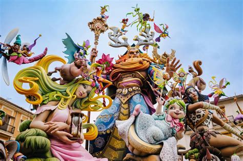 Le Fallas Di Valencia Arte Polvere Da Sparo E Tradizione