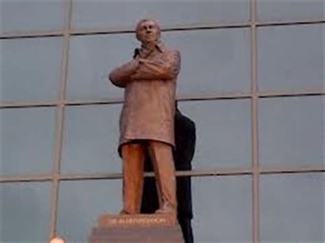 PICTURE: Sir Alex Ferguson Statue - Old Trafford Faithful