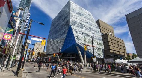 Guide to Toronto University Campus Bus Tours | Bus.com