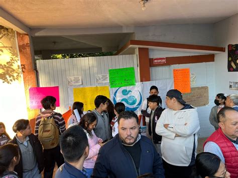 Toman Docentes Y Padres De Familia Escuela De Xalapa Exigen