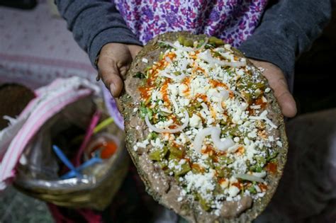 Guadalupe Piña pone en alto huaraches toluqueños llega al AIFA y a los