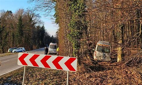 Unfall Mit Schulbus In Welzheim Zwei Leichtverletzte Und Euro