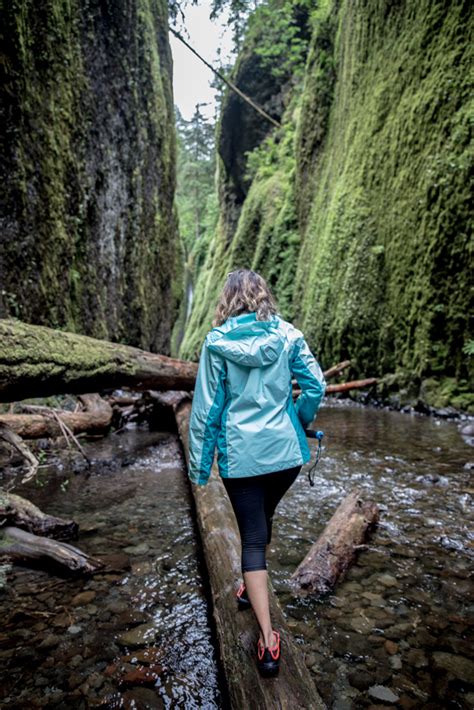 Oneonta Gorge Hike in Portland, Oregon - A Global Stroll